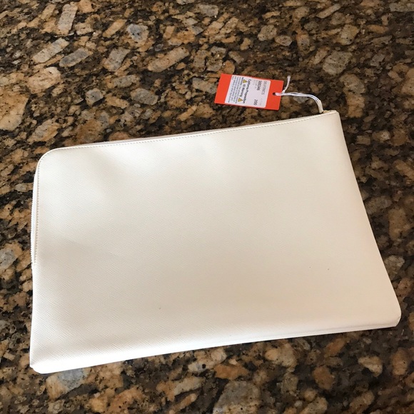 NWT DELFONICS IVORY COLORED ZIPPER POUCH - Picture 4 of 5